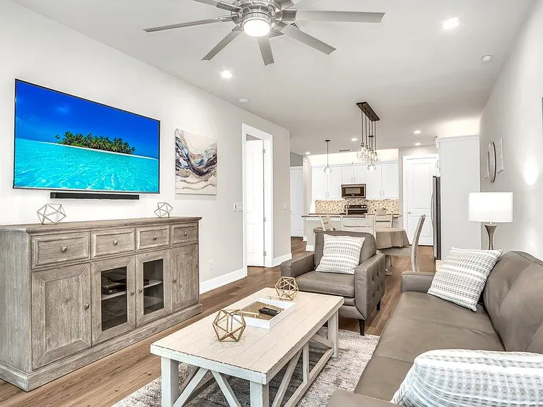 12976 Pembroke Dr — Photo 18