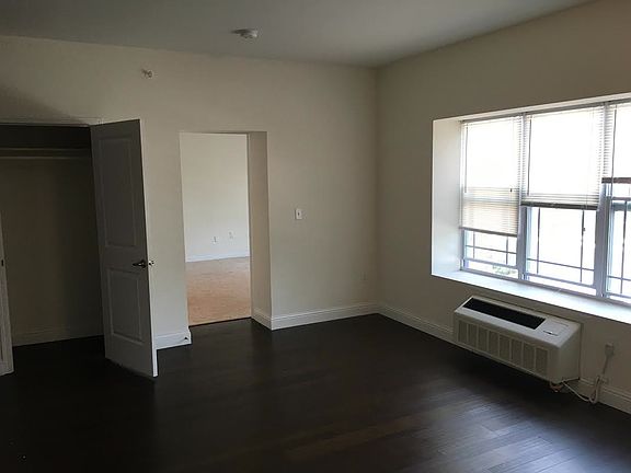4th image of 120 Halsted St #202