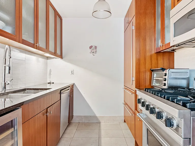 250 E 53rd St #903 — Photo 8