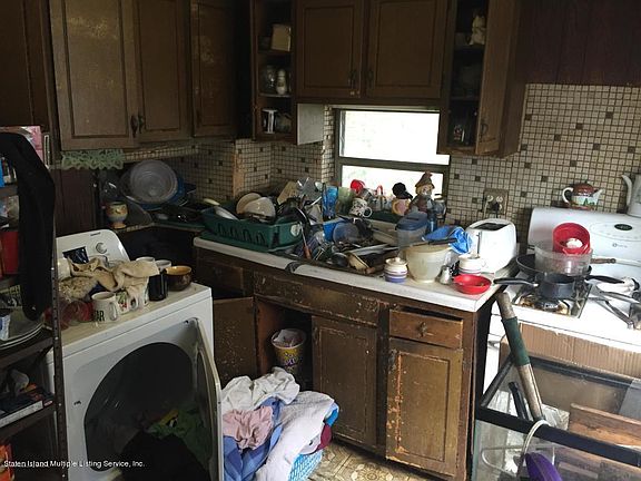 5th image of 576 Cary Ave