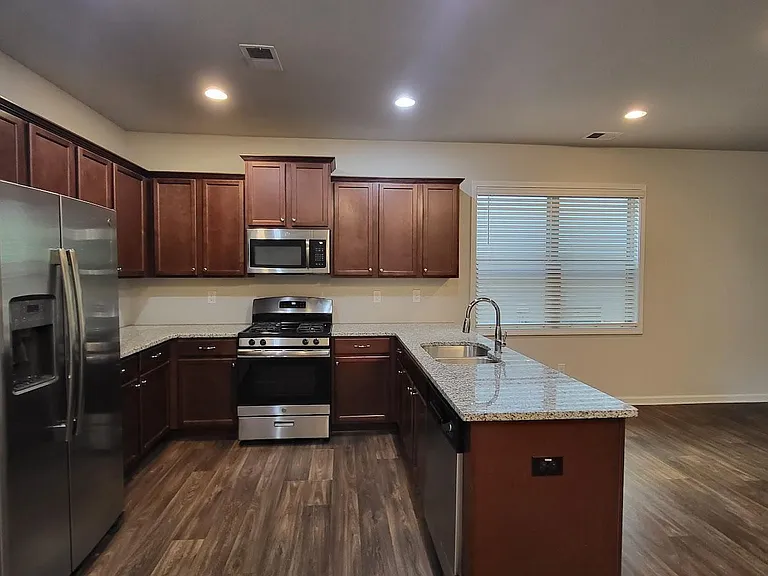 42 Laurel Dr E — Photo 5