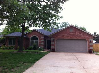 1104 N Cedar Dr, Stroud, OK 74079