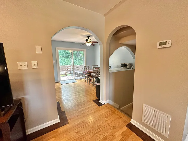 103 Staunton Ct — Photo 8
