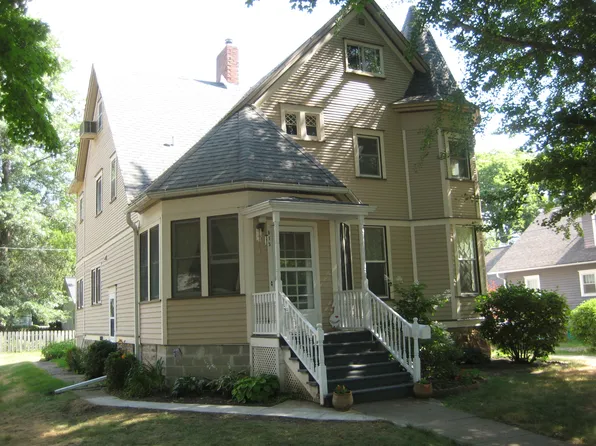 615 6th St NW, Mount Vernon, IA 52314