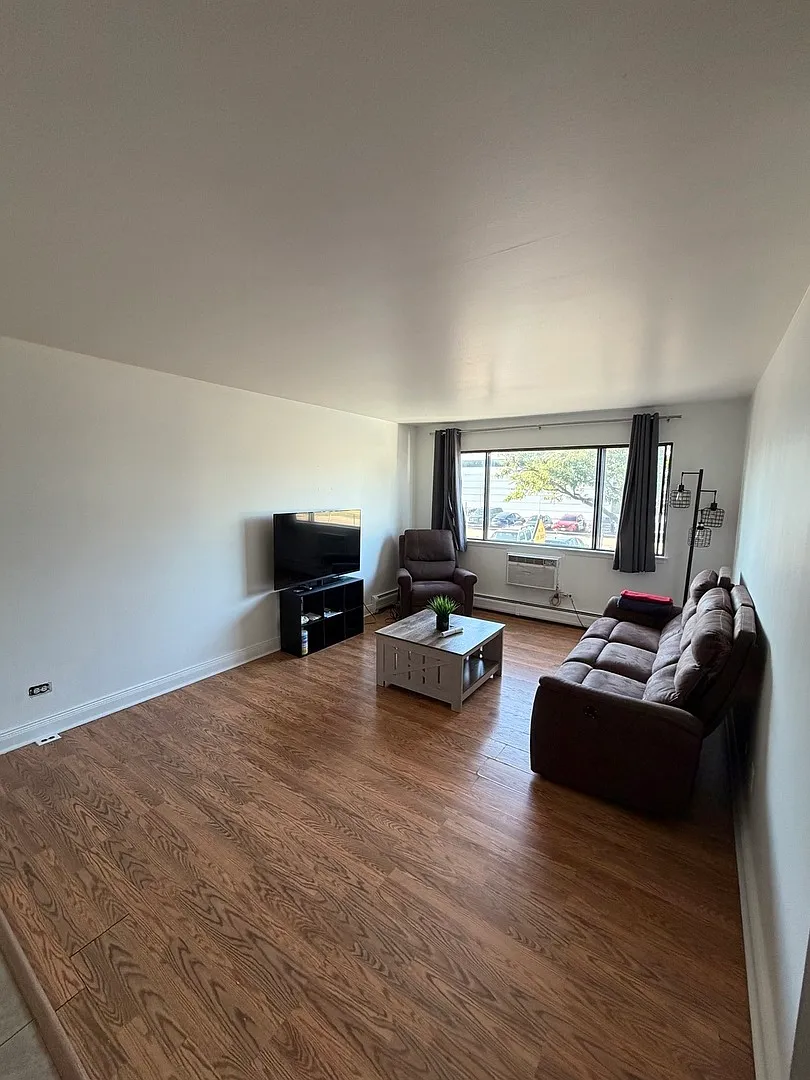 1 bed, 750 sqft, $1,500 — Photo 3