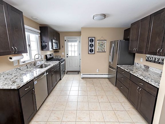 4th image of 63 Wentworth Ave