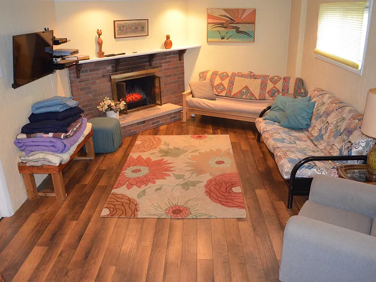 1009 Sycamore Dr — Photo 8