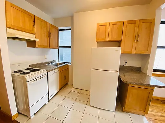 Rented by Crosstown Apartments NYC | media 31