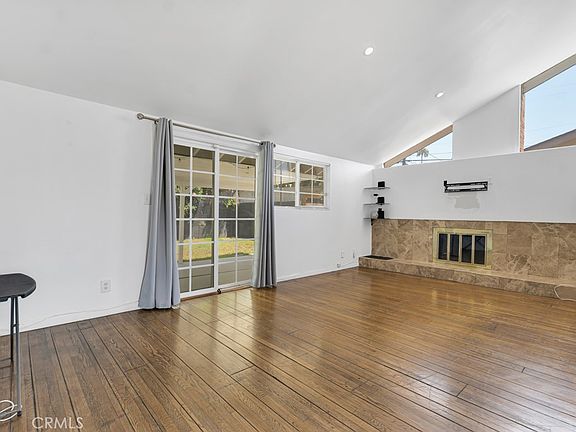 3rd image of 21025 Blythe St