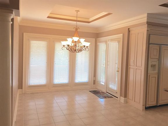 4th image of 302 Barrington Park Dr