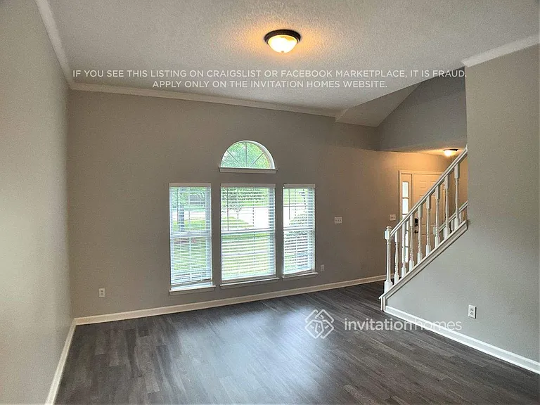 3939 Armitage Dr — Photo 5
