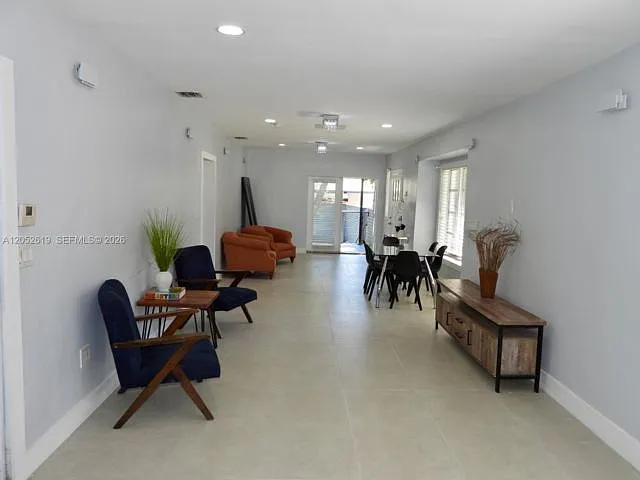 715 Hollywood Blvd — Photo 10