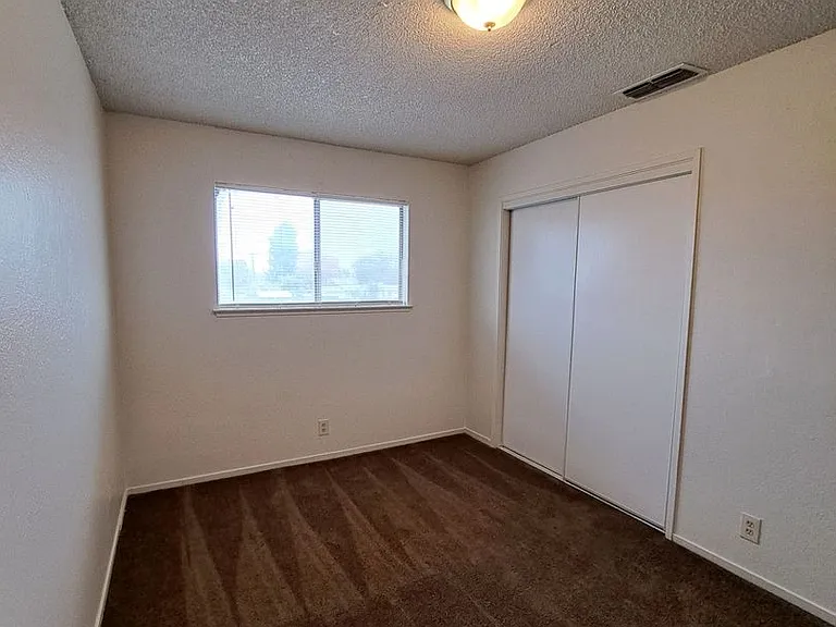 4730 E. Lamona Ave. — Photo 8