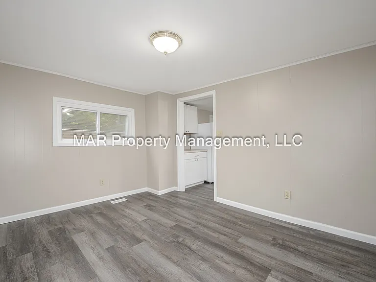 251 W Harris Ave — Photo 20