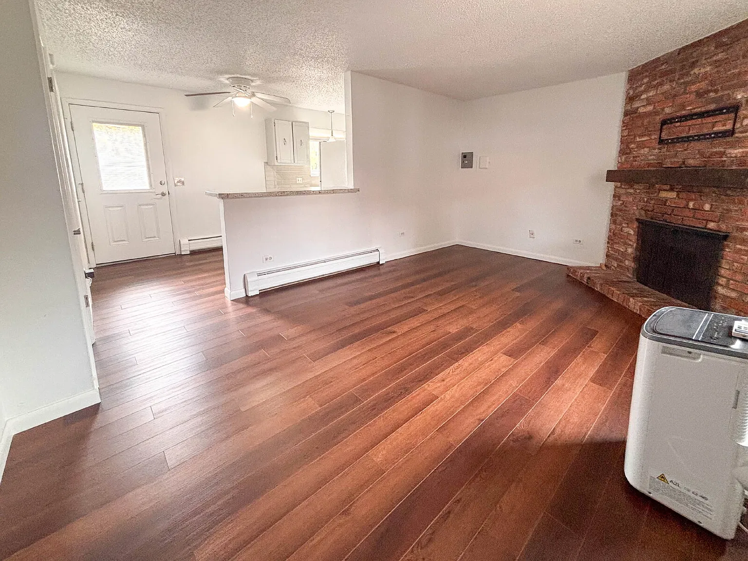 Convenient and Charming Townhome — Photo 4