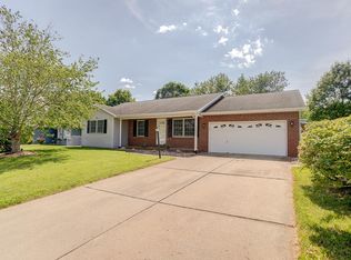 415 Chelsea Ct, Godfrey, IL 62035