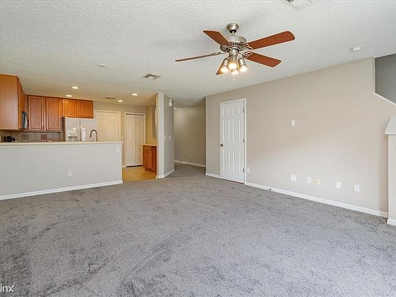 5th image of 12715R Somerset Oaks St