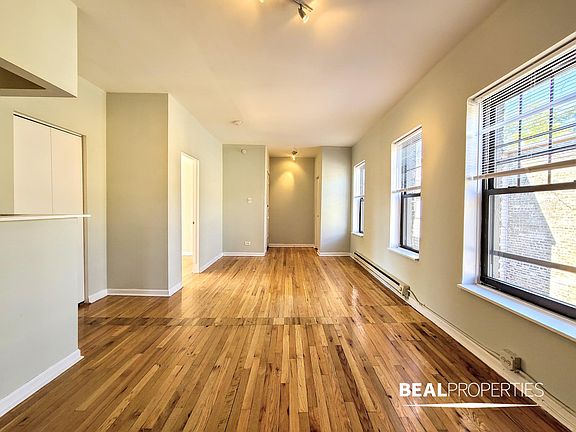 4th image of 658 W Cornelia Ave