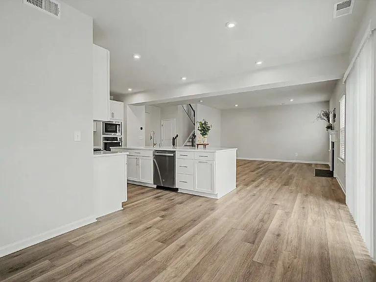1621 Crimson Leaf Ln — Photo 15