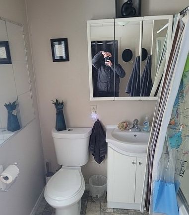 3rd image of 249 Van Horne St