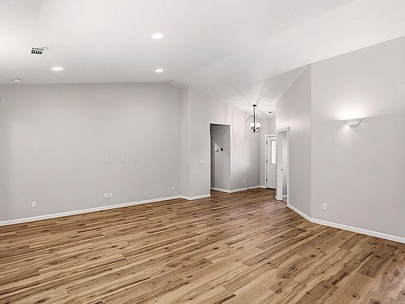 4th image of 2737 SW Trinity Way