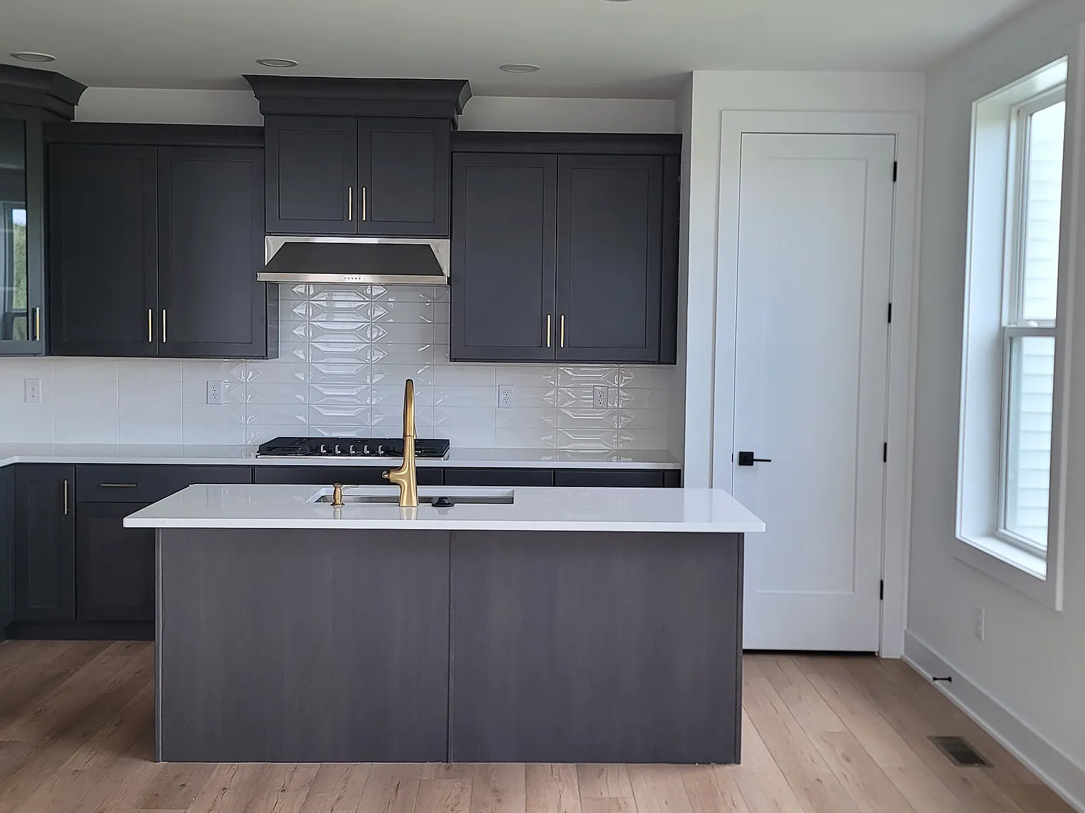 4 bed, 3.5 bath, 2850 sqft, $4,475 — Photo 4