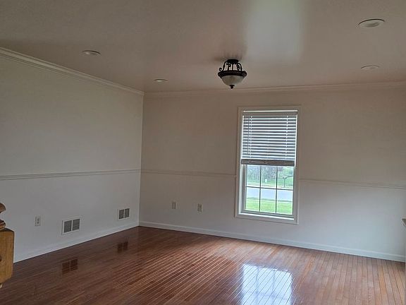 3rd image of 110 Smith Rd