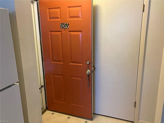3rd image of 1855 Chantilly Ct #504