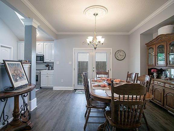 3rd image of 16253 Greenglade Dr