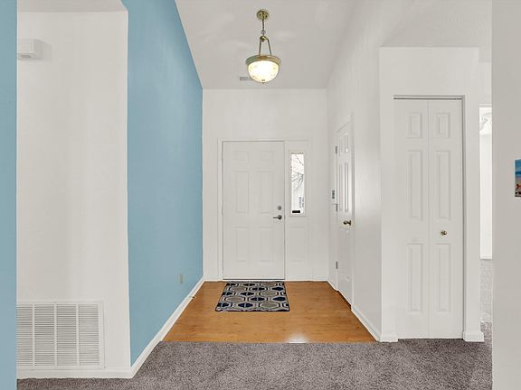 4th image of 736 Kingston Cir