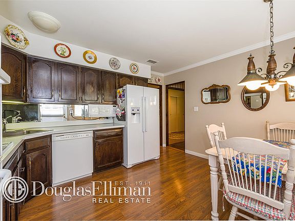 5th image of 16 Marlin Ln