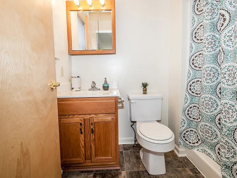 Lincoln Ridge Apartments — Photo 9