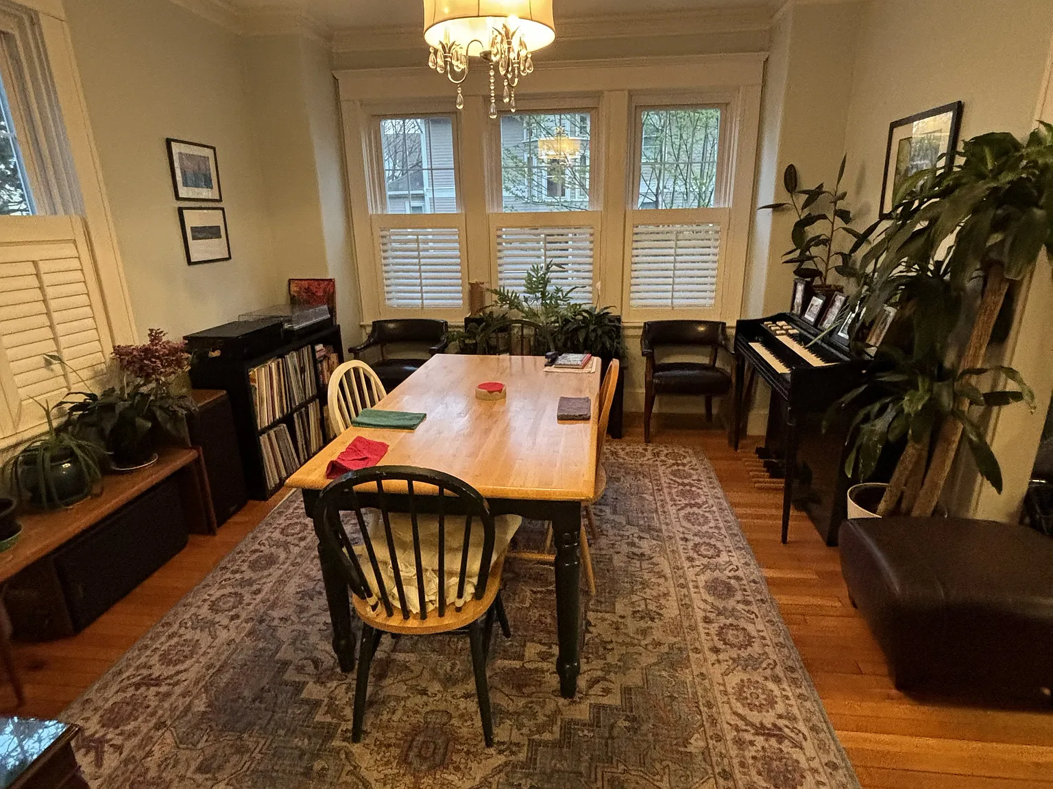 4 bed, 2.5 bath, 1800 sqft, $4,200 — Photo 3