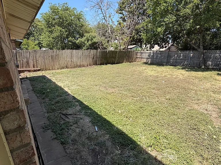 741 Salsbury Cir — Photo 8