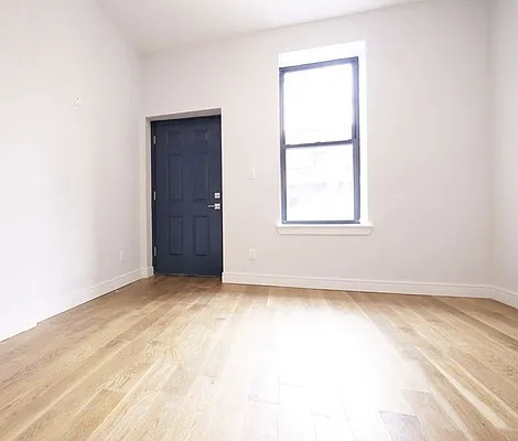 Rented by Tapiro Realty | media 2