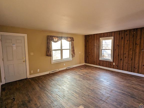 3rd image of 2425 SE Illinois Ave