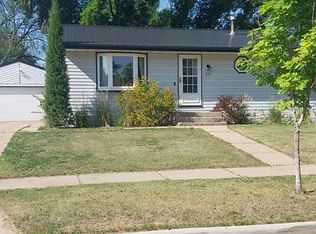 1221 Sunset Blvd, Minot, ND 58703