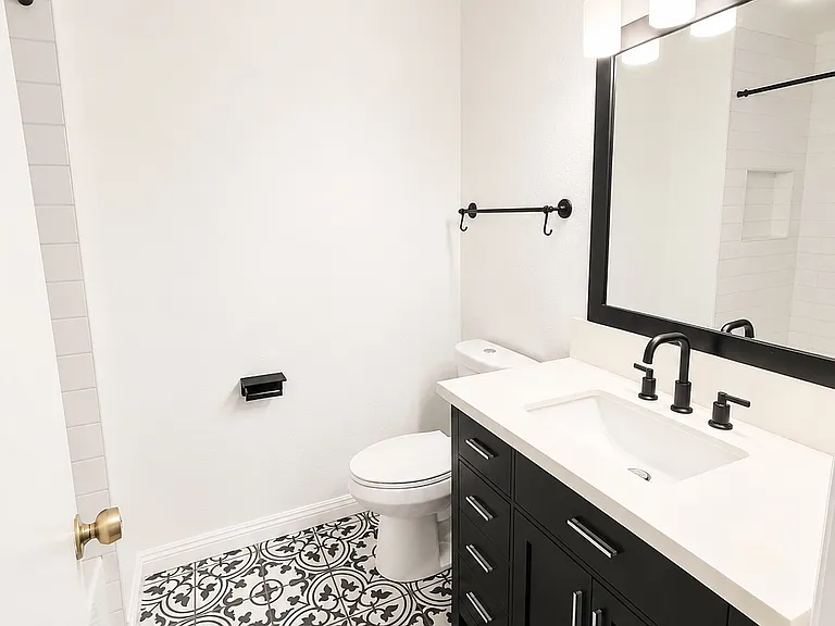 2053 Sheldon Dr — Photo 9