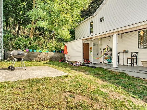 3rd image of 631 Ridge Ave