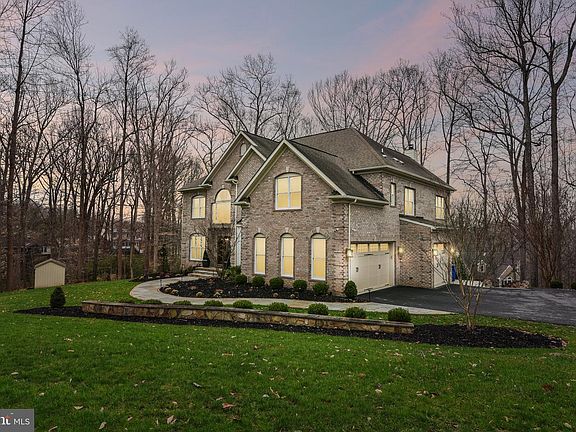 2nd image of 2004 Diane Ln