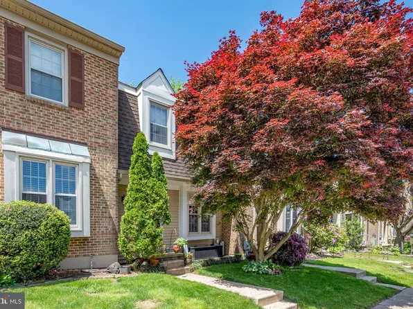 130 Wooden Carriage Dr, Hockessin, DE 19707