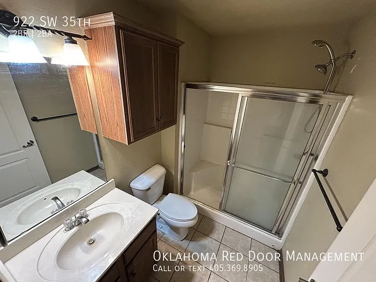 922 SW 35th St — Photo 5
