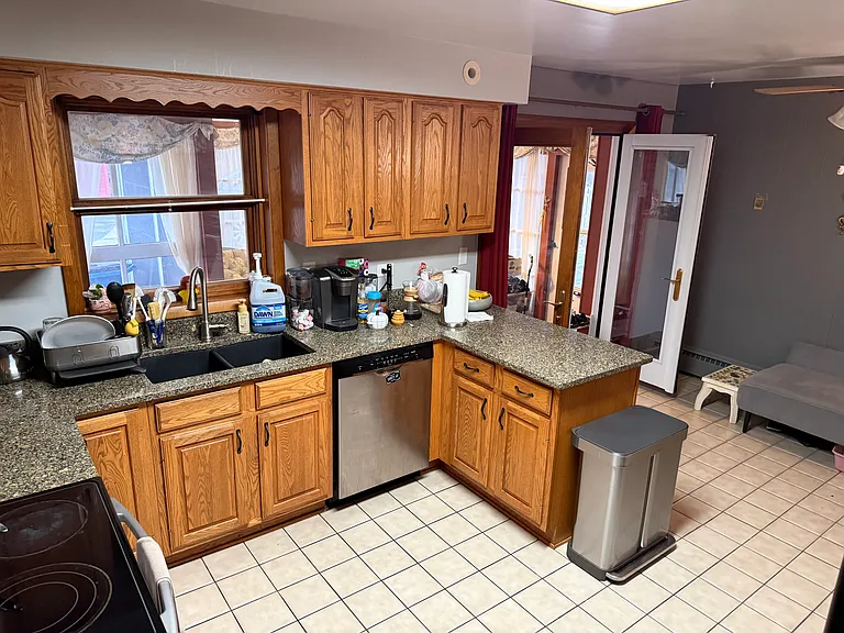 121 N Main St — Photo 6
