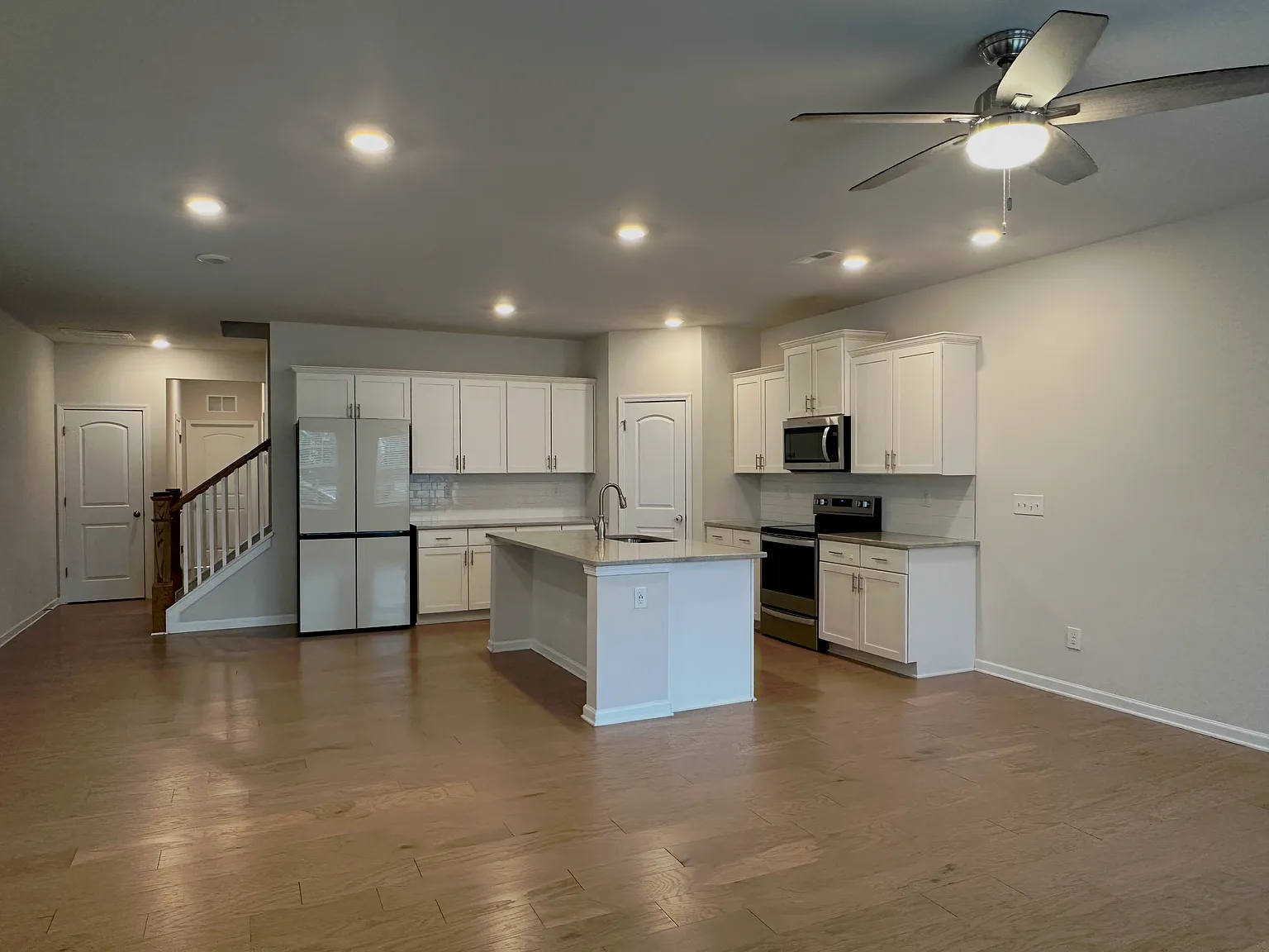 4 bed, 3.5 bath, 2267 sqft, $2,500 — Photo 2