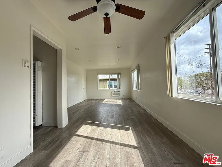 13233 Oxnard St #4 — Photo 6