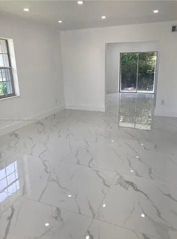 3 bed, 2.0 bath, 2508 sqft, $3,500 — Photo 2