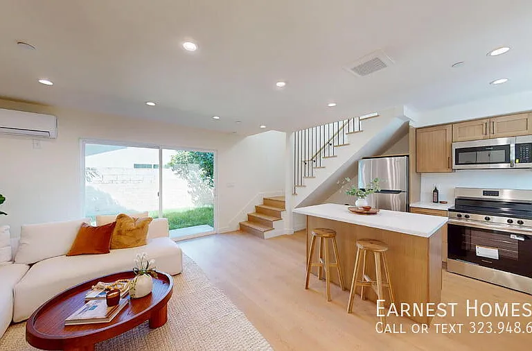 6445 Satsuma Ave #1/2 — Photo 2