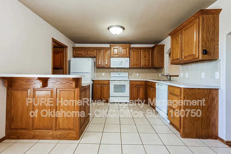 3 bed, 2.0 bath, 1486 sqft, $1,555 — Photo 3