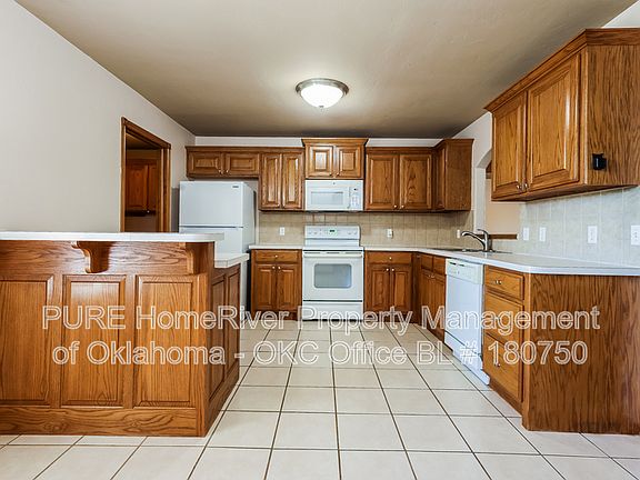 3rd image of 11101 SW 6th St