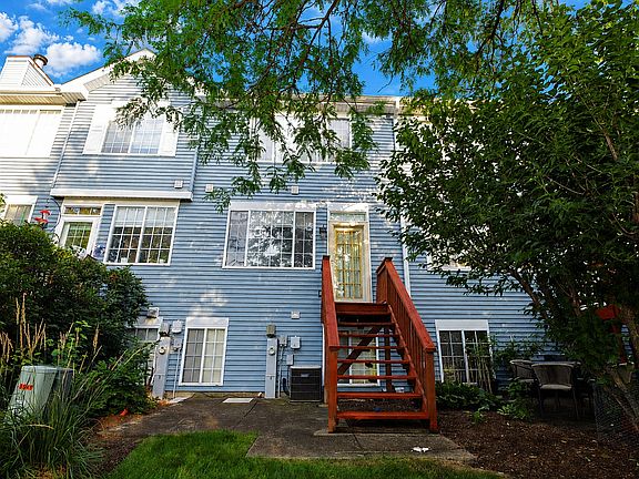 3rd image of 5559 Elizabeth Pl